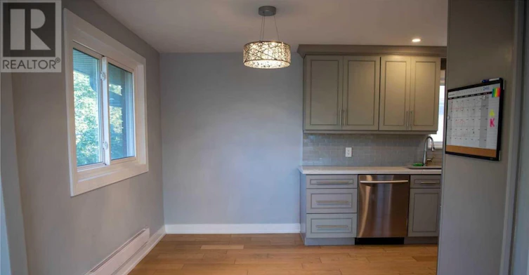 UPPER-333 Rimilton Avenue, Toronto, ON, M8W 2E5 - 7