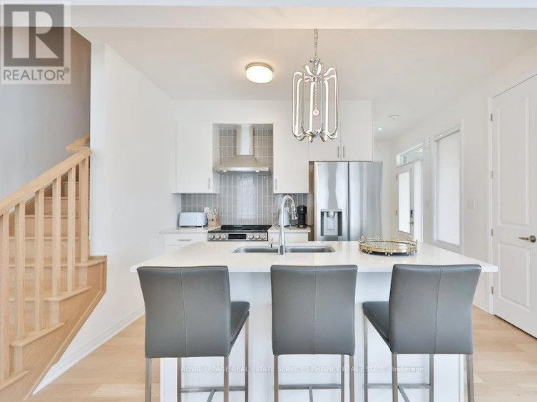 9 Crown Gate, Oakville, ON, L6M 0W8 - 3