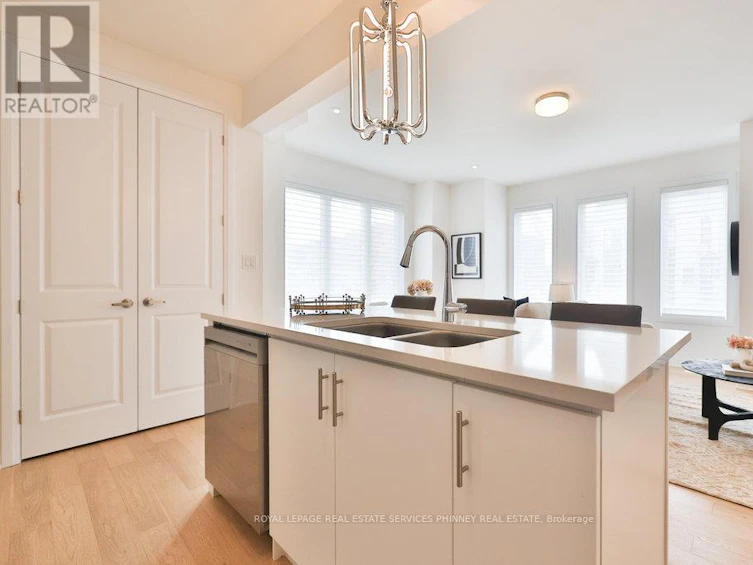 9 Crown Gate, Oakville, ON, L6M 0W8 - 7