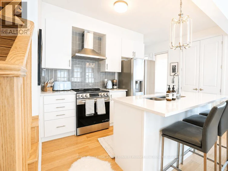 9 Crown Gate, Oakville, ON, L6M 0W8 - 4