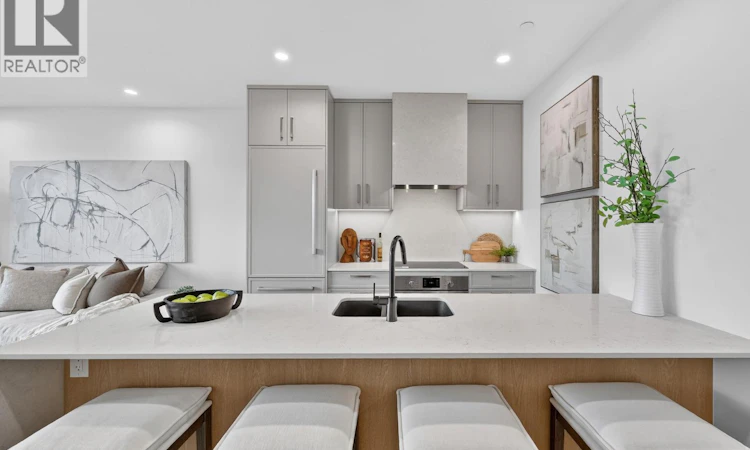 803-3340 Lakeshore Road