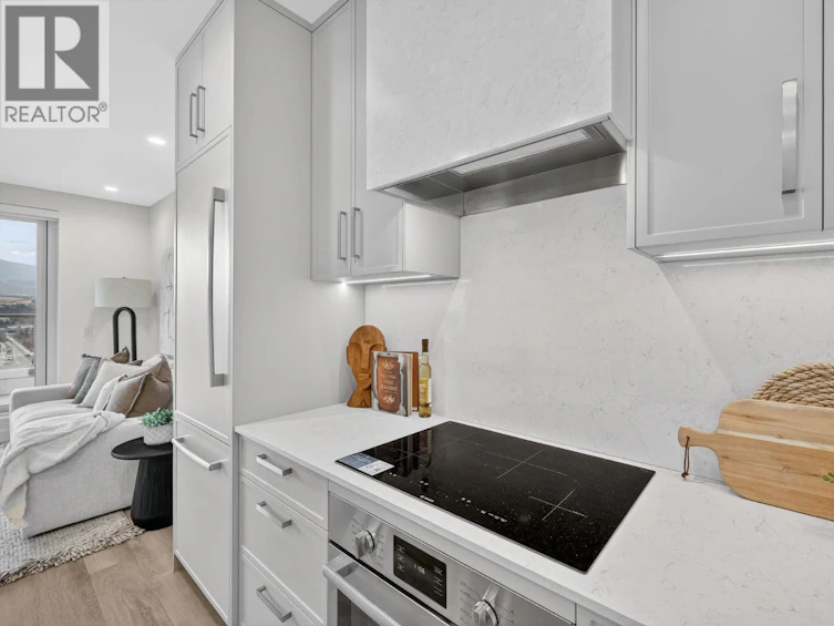 803-3340 Lakeshore Road, Kelowna, BC, V1W 3S9 - 3
