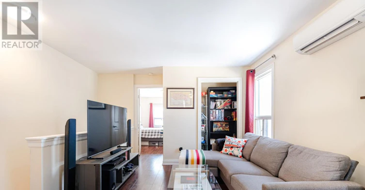 655 Coxwell Avenue, Toronto, ON, M4C 3B8