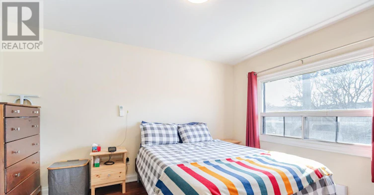 655 Coxwell Avenue, Toronto, ON, M4C 3B8 - 9