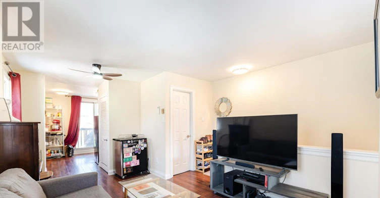 655 Coxwell Avenue, Toronto, ON, M4C 3B8 - 3