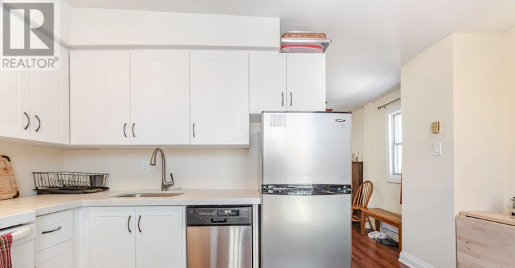 655 Coxwell Avenue, Toronto, ON, M4C 3B8 - 7