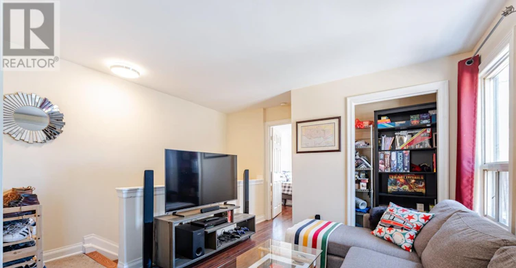 655 Coxwell Avenue, Toronto, ON, M4C 3B8 - 2
