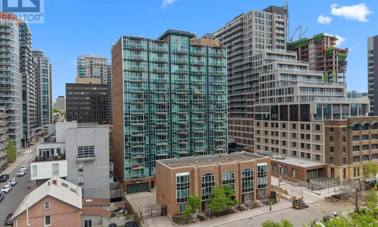 305-134 York Street