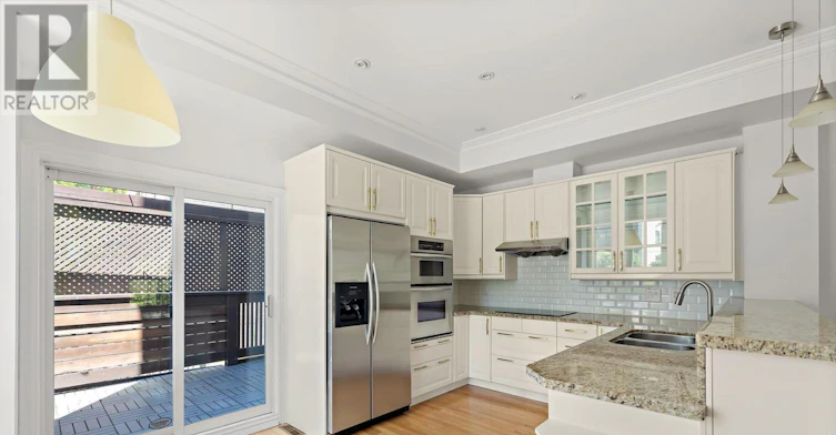 102 Earl Place, Toronto, ON, M4Y 3B9 - 12