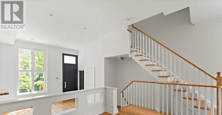 102 Earl Place, Toronto, ON, M4Y 3B9 - 8