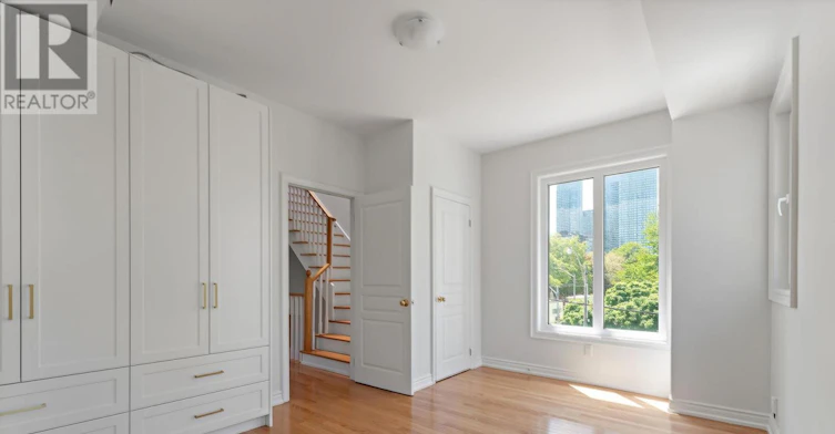 102 Earl Place, Toronto, ON, M4Y 3B9 - 25