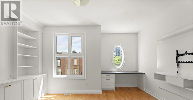 102 Earl Place, Toronto, ON, M4Y 3B9 - 17