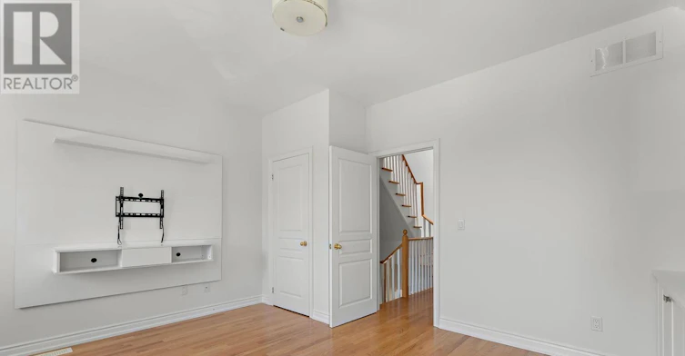 102 Earl Place, Toronto, ON, M4Y 3B9 - 19