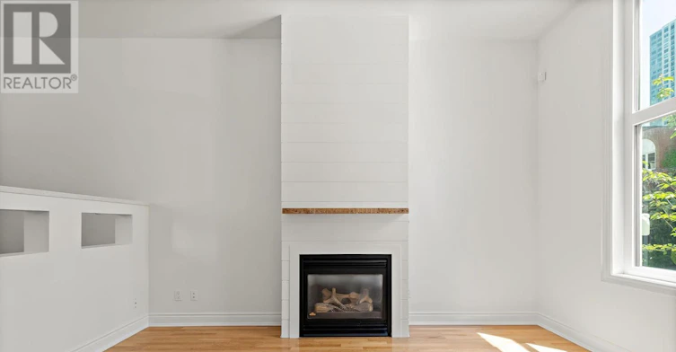 102 Earl Place, Toronto, ON, M4Y 3B9 - 4