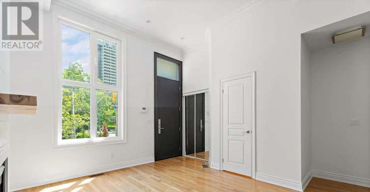 102 Earl Place, Toronto, ON, M4Y 3B9 - 2