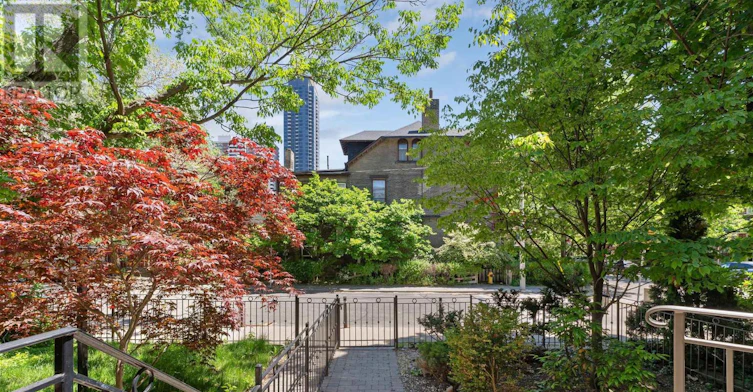 6 Huntley Street, Toronto, ON, M4Y 2K6 - 2