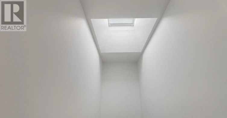 6 Huntley Street, Toronto, ON, M4Y 2K6 - 17