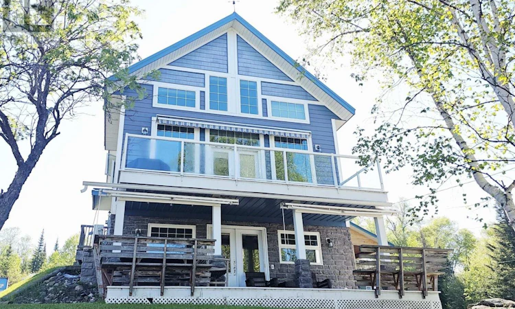 706 Green Bay Road EAST