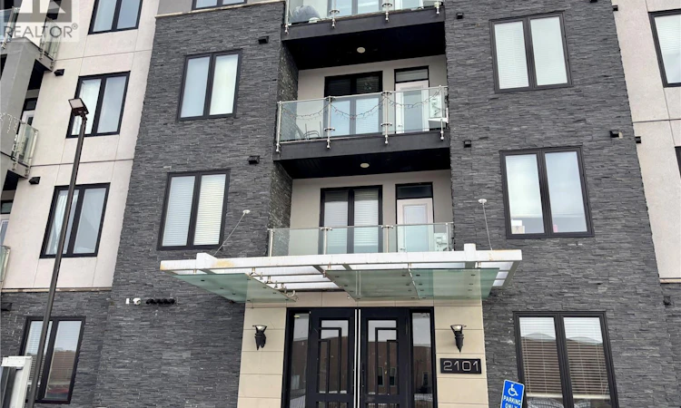 203-2101 Heseltine Road
