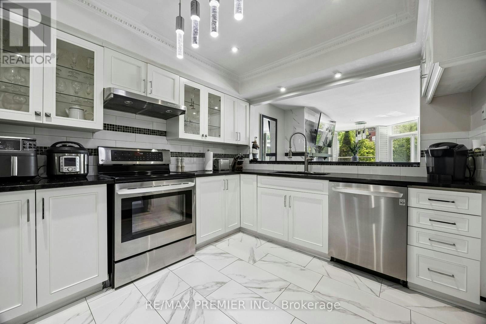 8-100 Arbors Lane, Vaughan, ON, L4L 7G4