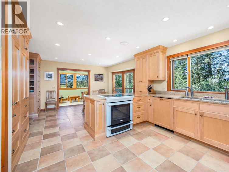 2245 Okanagan Street, Armstrong, BC, V0E 1B0 - 12
