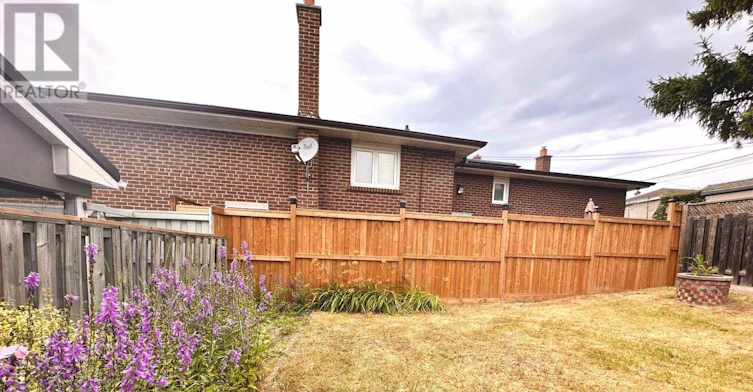 UPPER-116 Lonborough Avenue, Toronto, ON, M6M 1Y1 - 18