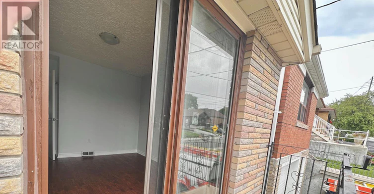 UPPER-116 Lonborough Avenue, Toronto, ON, M6M 1Y1 - 10