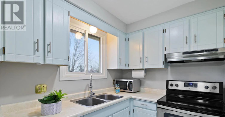 38 Deerfield Parkway, Thorold, ON, L2V 4B4 - 4