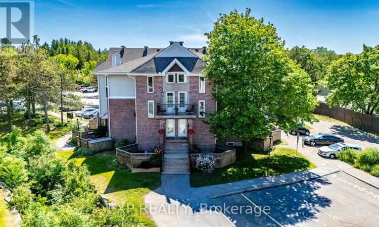 7-2 Stonebank Crescent