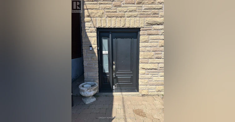 UPPER-376 Blackthorn Avenue, Toronto, ON, M6M 3B9 - 2