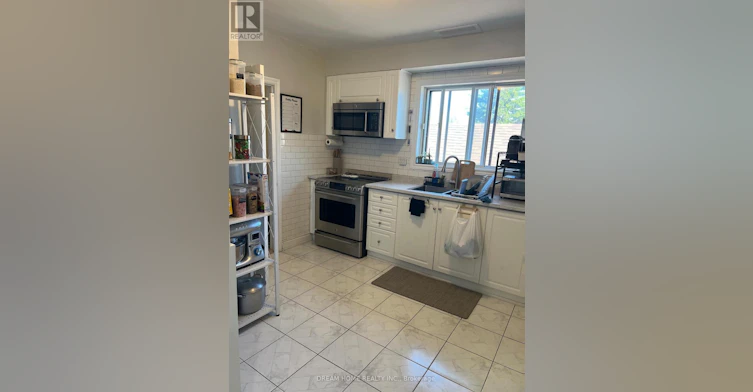 UPPER-376 Blackthorn Avenue, Toronto, ON, M6M 3B9 - 6