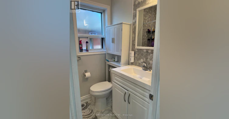 UPPER-376 Blackthorn Avenue, Toronto, ON, M6M 3B9 - 11