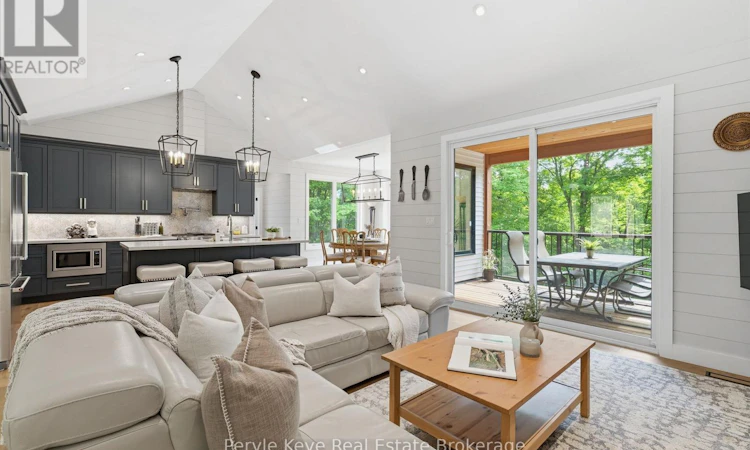 1140 Walkers Glenn Crescent