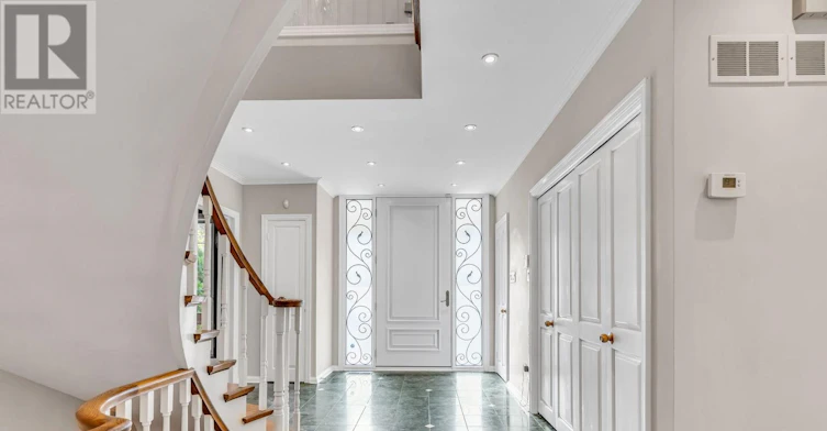 22 Salonica Road, Toronto, ON, M3C 2L9 - 5
