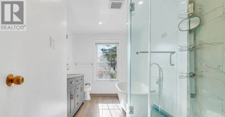 22 Salonica Road, Toronto, ON, M3C 2L9 - 25