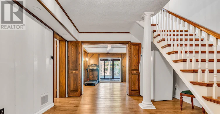 22 Salonica Road, Toronto, ON, M3C 2L9 - 35