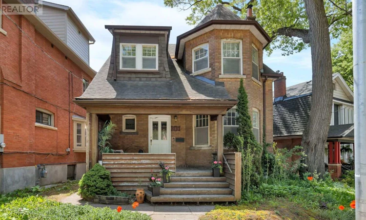 219 Howard Park Avenue