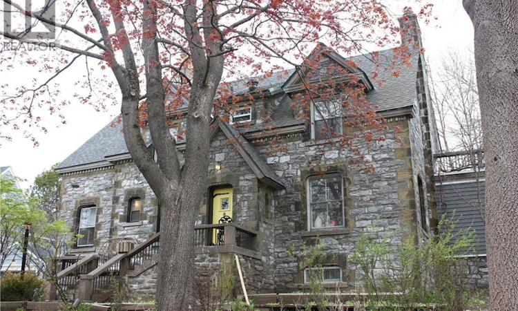 4 Duncraggan Court