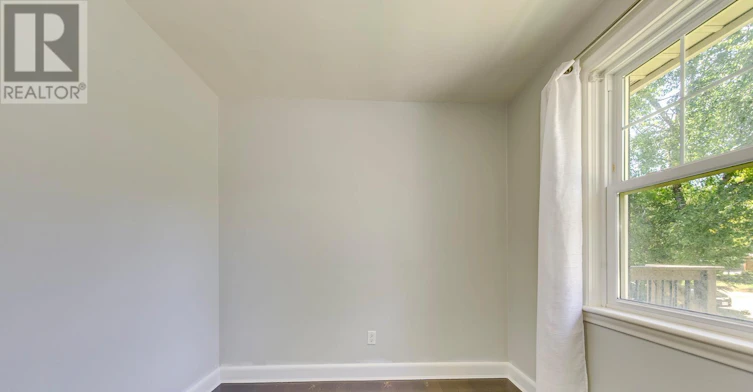 2048 Edinburgh (Main Level Drive, Burlington, ON, L7R 2C9 - 18