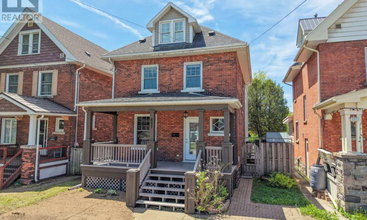 897 Main Street W