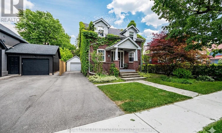 41 Wellington Street W