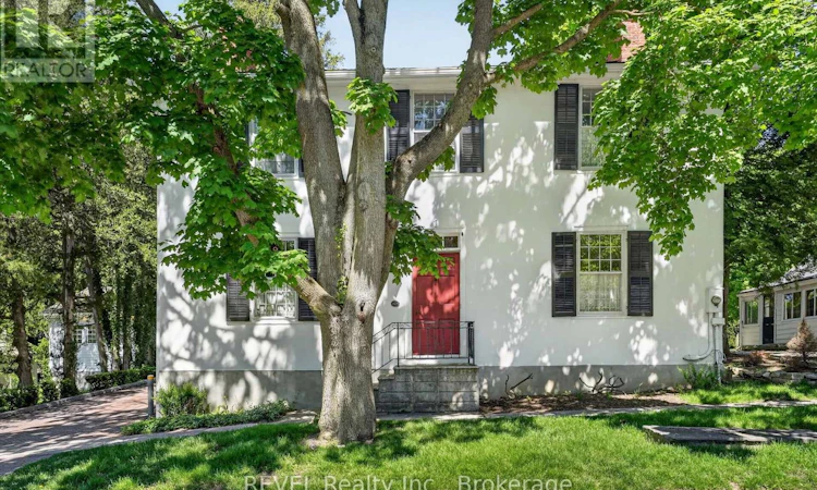 235 Simcoe Street