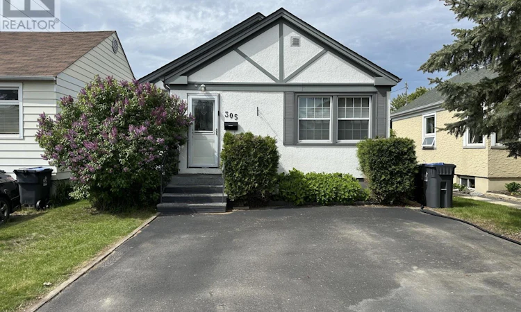 305 Mary Street E