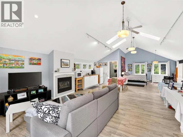 7346 Harrop Procter Road, Procter, BC, V1L 6R4 - 40