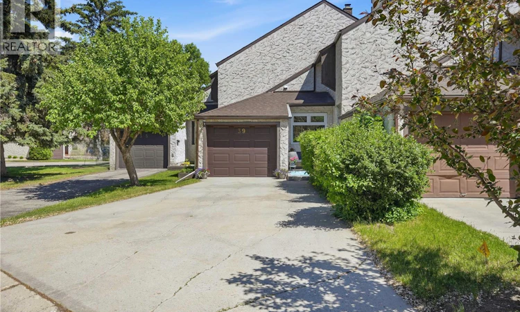 39 Laverendrye Way