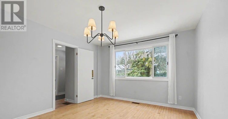 5 Arundel Avenue, Ottawa, ON, K1K 0B1 - 4