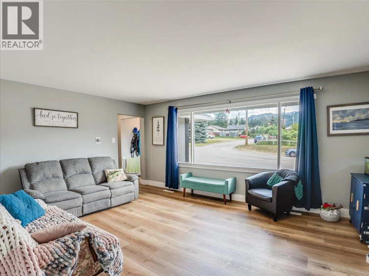 856 7th Avenue, Castlegar, BC, V1N 1R9 - 14
