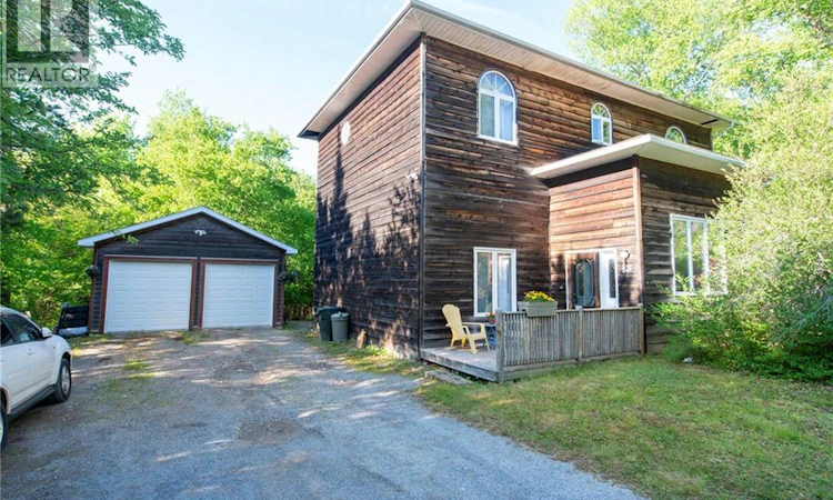 13 Iona Avenue
