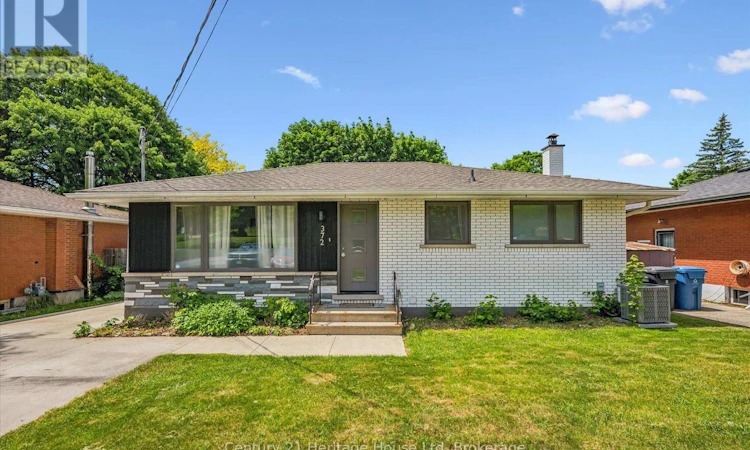 372 Victoria Road N