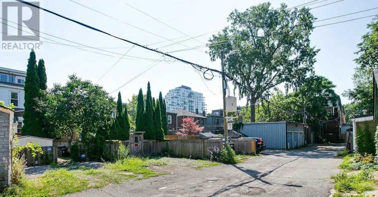 22 Kent Road, Toronto, ON, M4L 2X6 - 39